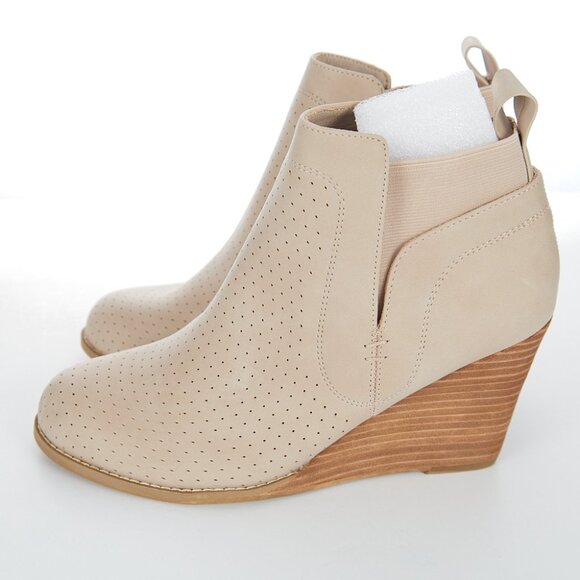 DV Dolce Vita GERDY Bootie in Beige Women's Size 9 NWT - Picture 3 of 8